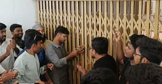 ববি উপাচার্যের অপসারণ চেয়ে প্রশাসনিক ভবনে তালা